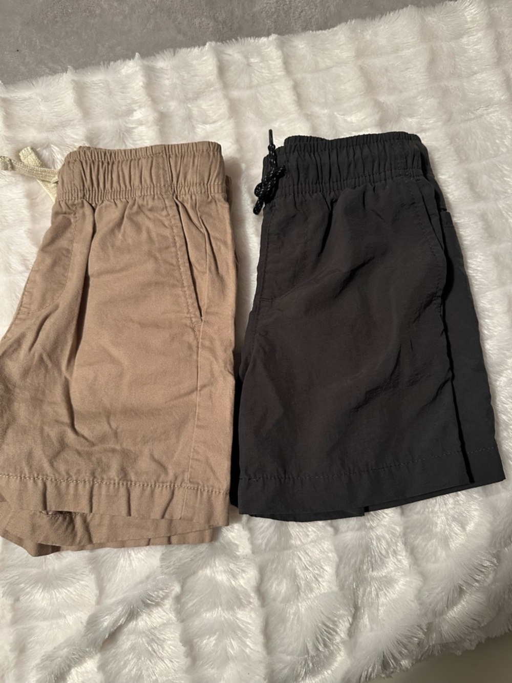 Old Navy Dock Shorts in Black and Tan